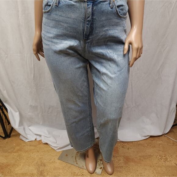 Medium wash high rise straight leg jeans - Picture 6 of 8
